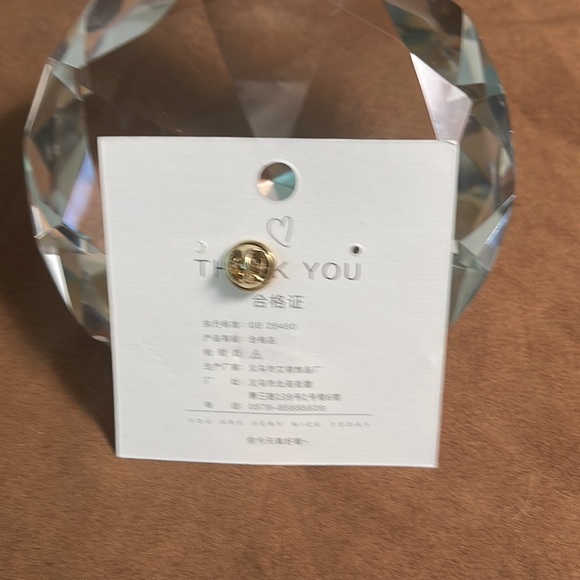 Bee enamel Pin - Picture 4 of 4